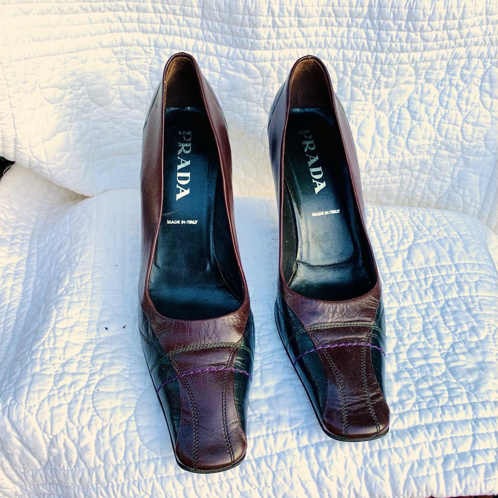 Rare Bi Color Prada Vero Cuoio leather pump Sz38.5